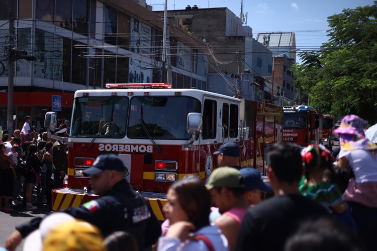 SE MUESTRAN. En el acto participaron elementos de las fuerzas armadas y civiles. (Foto: Michelle Vázquez) 